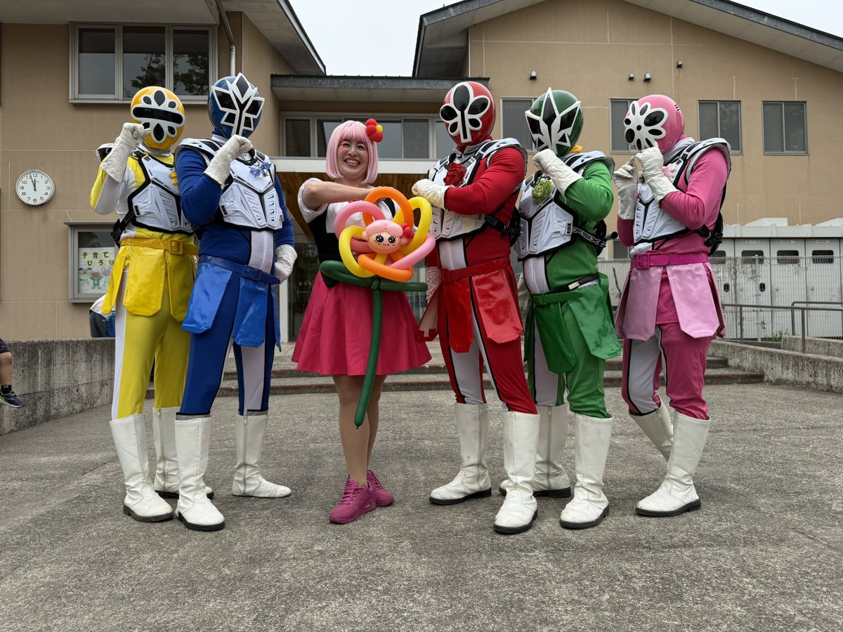 hanaranger_hero's tweet photo. こんにちは運営です！

東洋不動産大感謝祭に出演させていただきました！
カレハと悪なすびが邪魔しに来たけど、しっかりとやっつけてくれました！
次は町民まつりで会えるといいな♪
宮代町で僕と握手🤝

#ハナレンジャー
#ご当地ヒーロー
#宮代町 https://t.co/UXJlNtDVQr