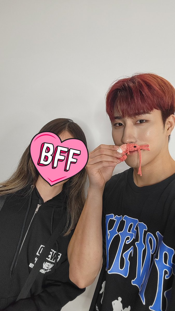 cosmosmp3's tweet photo. onewe with my shrimp #원위 #ONEWE 
#ONEWE_WORLDTOUR 
#2025_ONEWE_WORLD_TOUR #ONEWEinToronto https://t.co/uhsytZK5RT