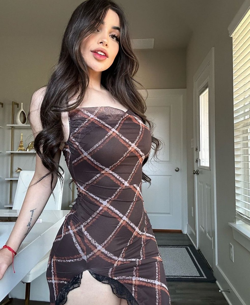 GamerGirlRosee's tweet photo. say hi for a free pic 📸 https://t.co/g3clitUsw2