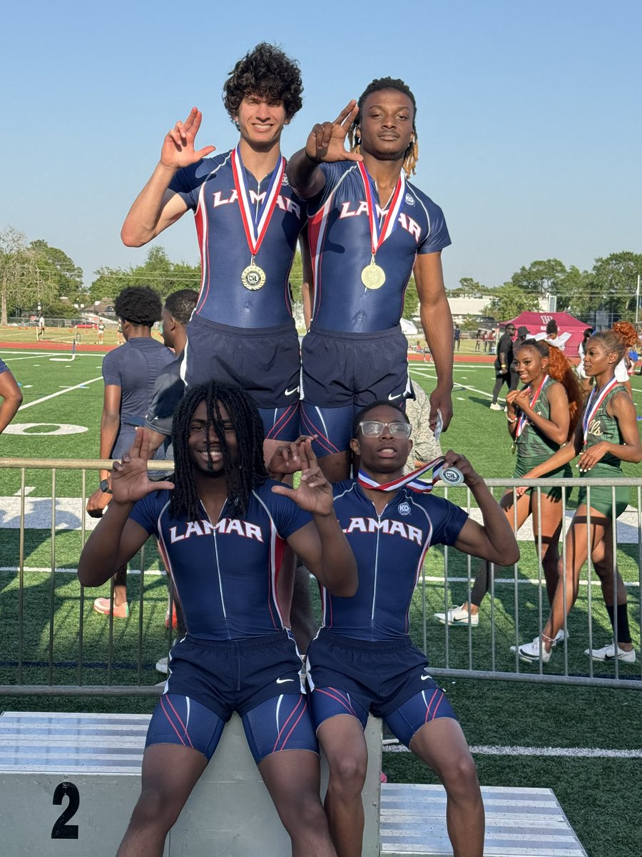 TheCoachGGreen's tweet photo. New school Records in 4x100 (40.41) and 4x400 (3:08.51). Region 3 relay champs and punched tickets to the state meet! https://t.co/ganer4Fdnq