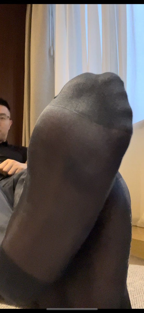 #黑袜大脚 
👅皮革汗臭味道我自己都闻硬😓