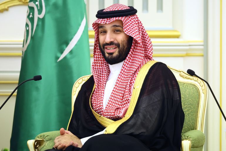 اقسم بمن أحل القسم أن هذا الرجل هبة من الله لنقل هذه البلاد إلى العالم الأول، أنا وكل من أعرف مؤمنين إيمان تام بكل مايفعله، واثقين بما يحلم به، مطمئنين لما يقوم به، نشعر أن مستقبل أبناءنا بأمان باذن الله.. 
اللهم اطل بعمره حتى يرى حلمه وحلمنا على ارض الواقع.. 
#محمد_بن_سلمان