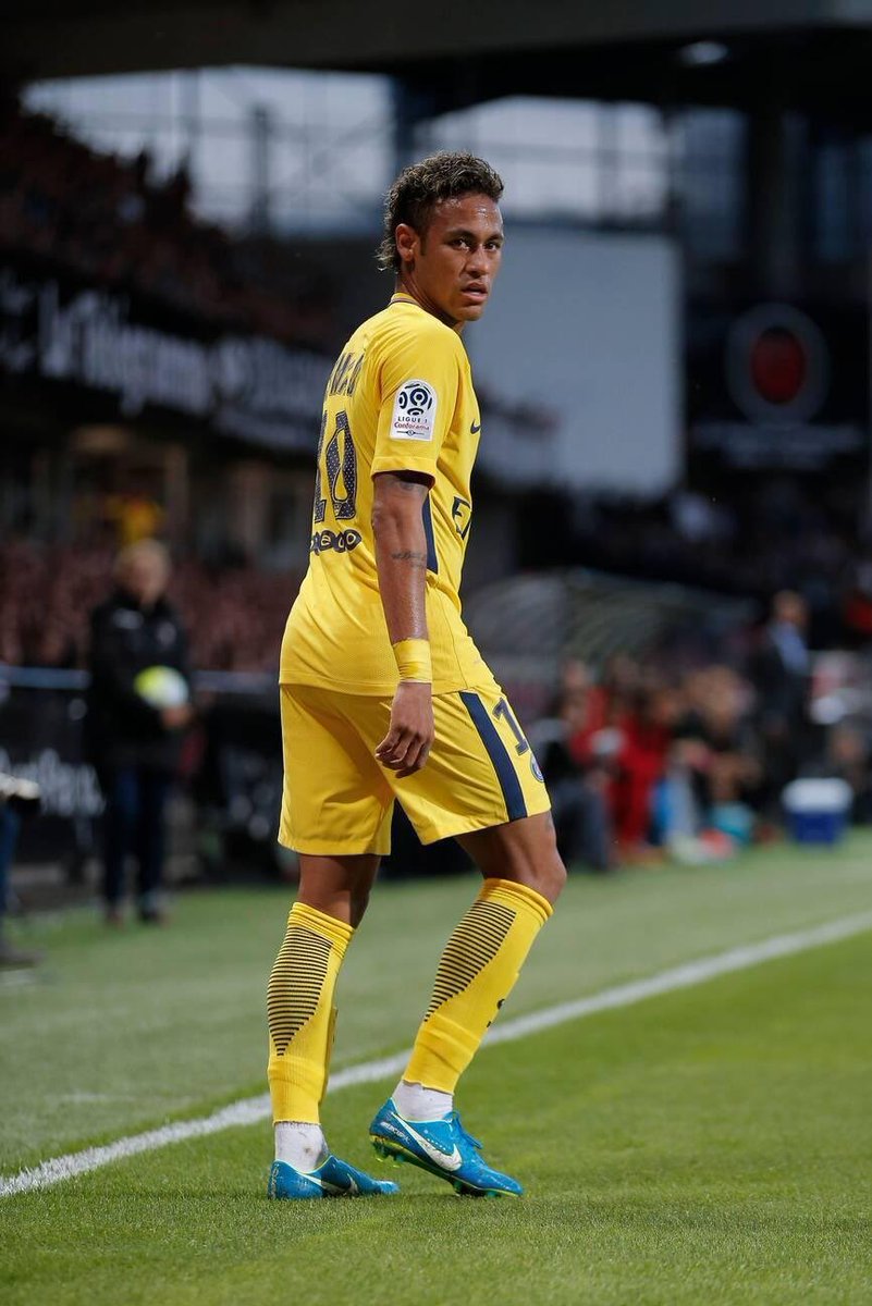 njdmarlon's tweet photo. Désiré Doué jogou com a mercurial do Neymar de 2017 e na comemoração do gol fez uma comemoração do próprio também. ❤️

Ídolo de uma geração. 💫 https://t.co/3t88pODA3E