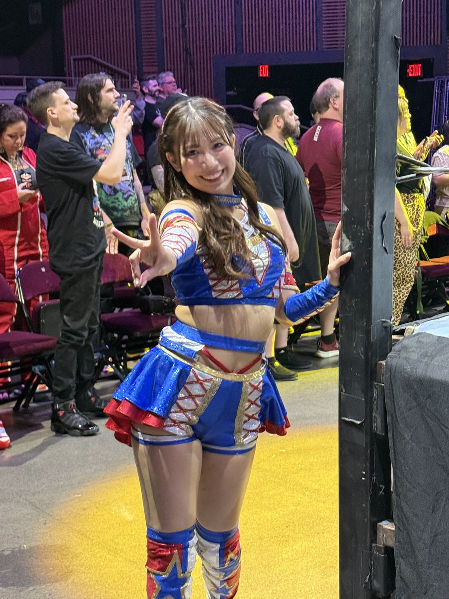 PeterCalcagno's tweet photo. I just can’t. She’s super adorable and she posed twice for me til I got a good picture! 彼女はとても可愛いです。いい写真が撮れるように2回ポーズを取ってくれました。
@araiyuki57 @tjpw2013 #tjpwLasVegas https://t.co/FMQCEBsry7