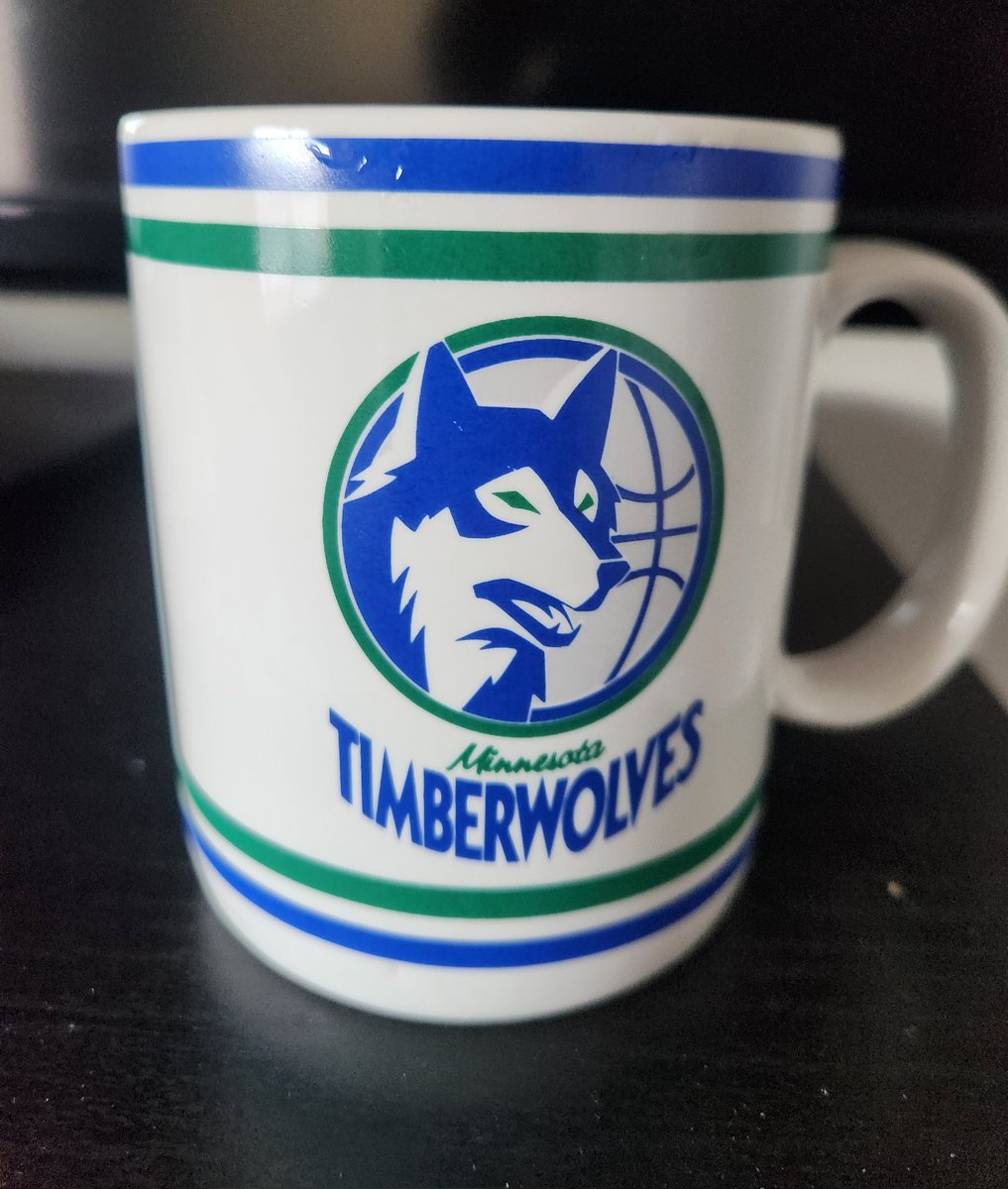 Brennen_Rupp's tweet photo. Hoooooowwwwwllll. #WolvesBack #WolvesInSix https://t.co/CBFBsQ5YUh