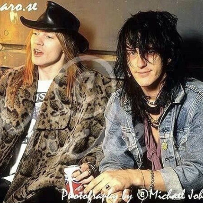 izzyrelics's tweet photo. izzy stradlin and axl rose, circa 1987/88. https://t.co/IdI0wve8qy