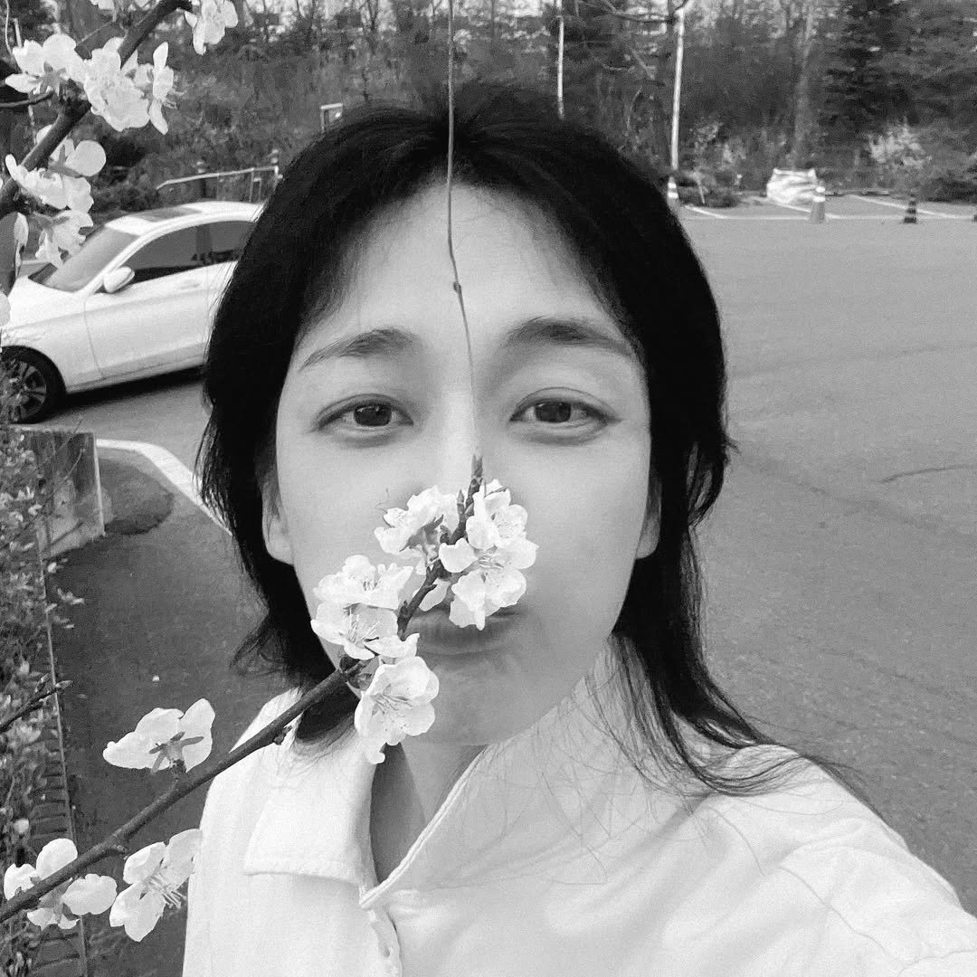 Hana_C__'s tweet photo. 너는 벚꽃에 설레고
나는 너한테 설레어
🌸 https://t.co/Y6T1OhE8mY