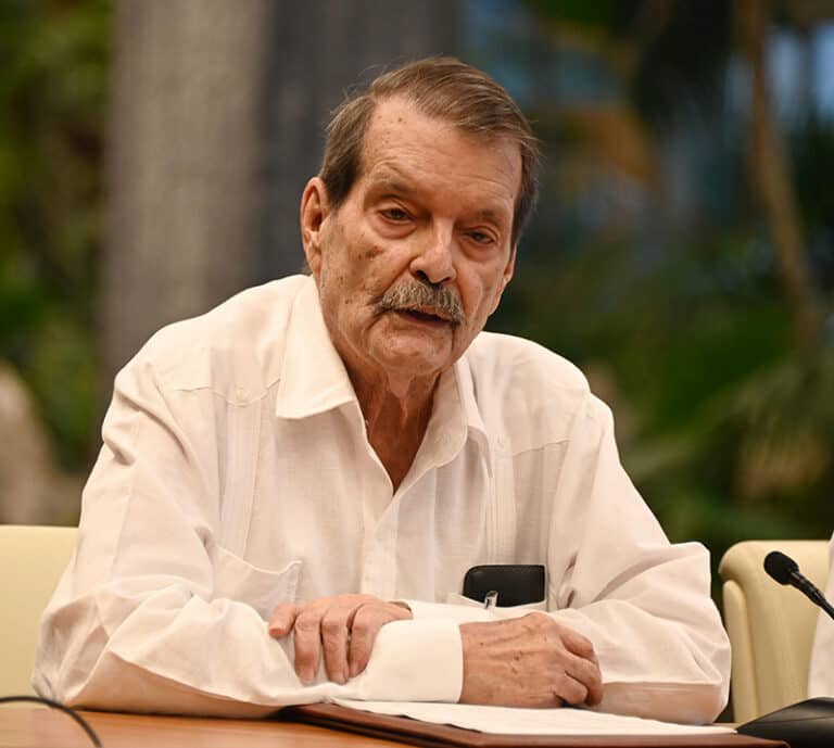 Nuestras condolencias a familiares, amigos, alumnos y colegas en <a href="/CubaMINREX/">Cancillería de Cuba</a> de
Abelardo Moreno, brillante diplomático, apasionado revolucionario y educador en la #DiplomaciaRevolucionaria. 

Su muerte deja un profundo sentimiento de pérdida en quienes le conocimos y admiramos.