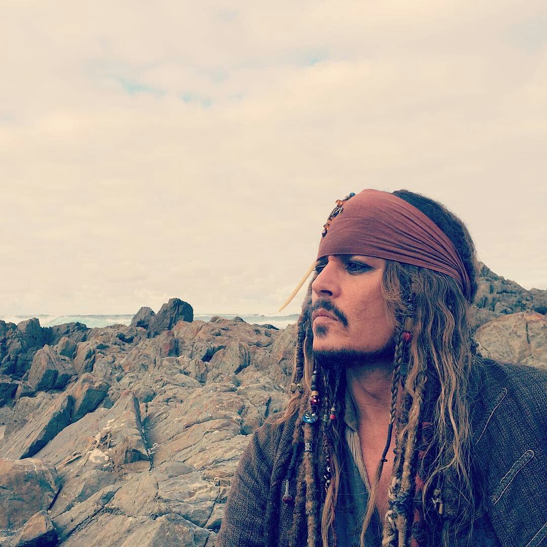 deppbrazilfc's tweet photo. 👀

"Johnny Depp is in 'advanced' negotiations with Disney to reprise Captain Jack Sparrow in a franchise reboot of Pirates of the Caribbean, for a planned Easter release next year."

Via: @Daily_Express 

🔗 https://t.co/uKA14ongzu

#NoJohnnyNoPirates https://t.co/3kCnVxmcuv