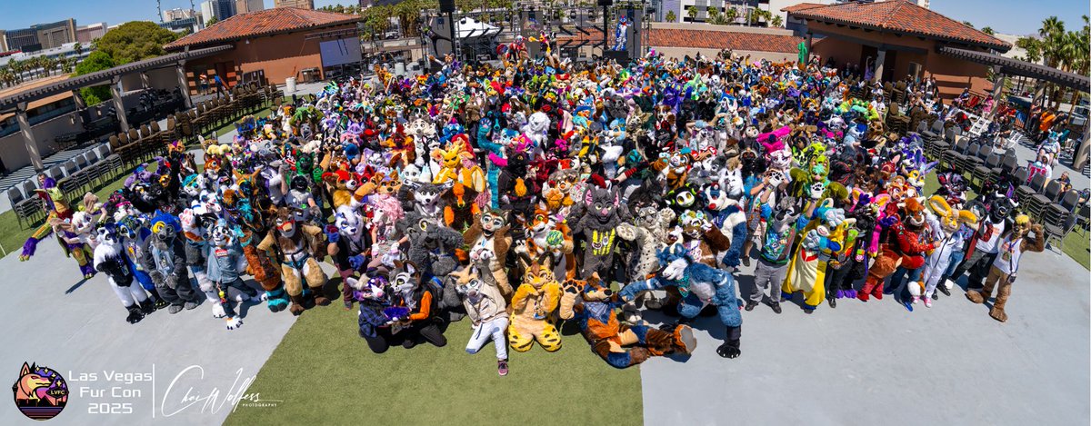 Fursuit photo? Fursuit photo! Can you spot yourself in the crowd?