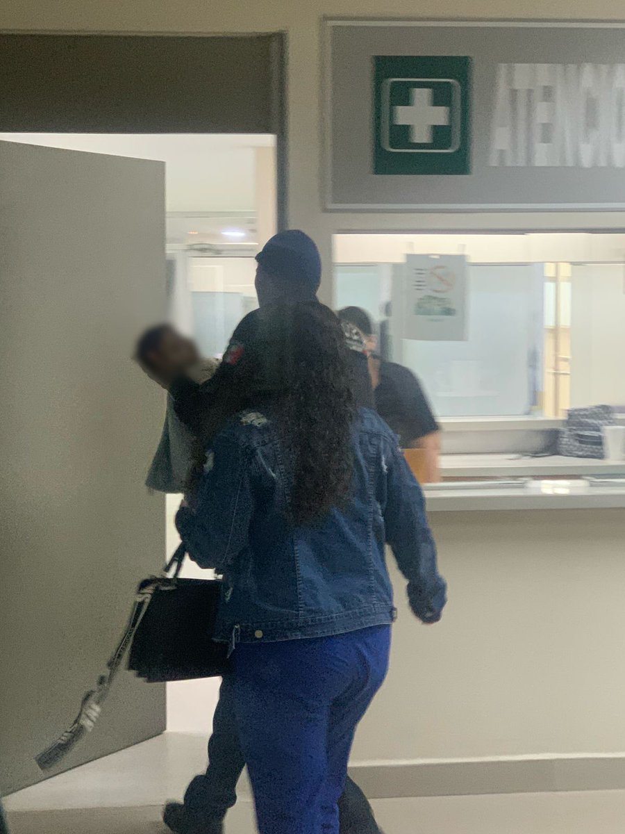 SonoraSeguridad's tweet photo. Gracias a la rápida intervención de la Policía Estatal en San Luis Río Colorado, un menor que sufrió un golpe en la cabeza fue trasladado de inmediato al hospital. 

La atención oportuna salvó minutos valiosos.

#SSPSonora https://t.co/amQ6ylIbAj