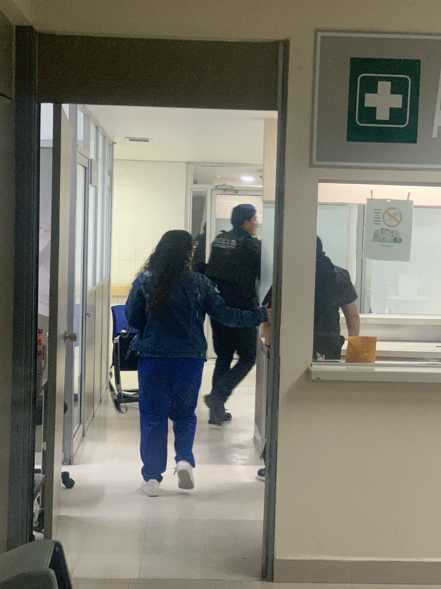 SonoraSeguridad's tweet photo. Gracias a la rápida intervención de la Policía Estatal en San Luis Río Colorado, un menor que sufrió un golpe en la cabeza fue trasladado de inmediato al hospital. 

La atención oportuna salvó minutos valiosos.

#SSPSonora https://t.co/amQ6ylIbAj