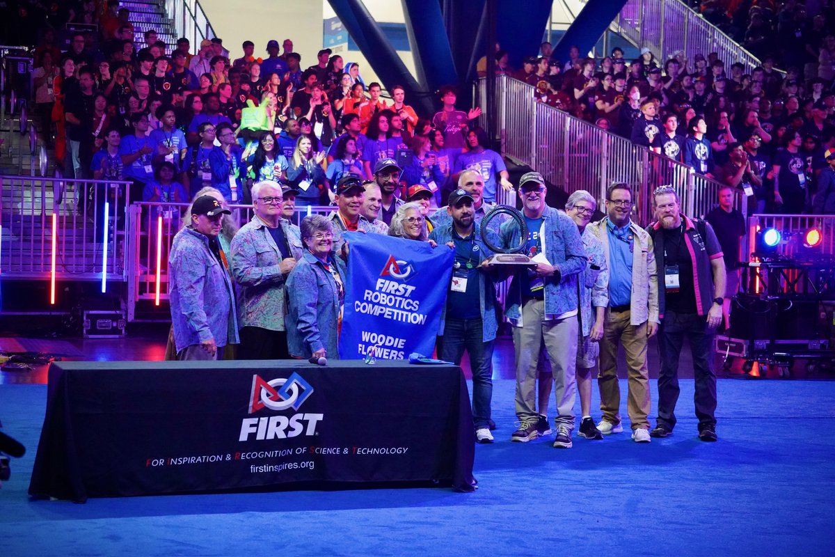 PrepaTecMty's tweet photo. 🇲🇽🔧 ¡Por primera vez, el Woodie Flowers Award se lo lleva México! Este año, Francisco Guerra, líder del equipo Botbusters 4635 de PrepaTec Monterrey, se convierte en el primer mexicano en recibir este honor. 🏅👻
#FIRSTMX #PrepaTecMty https://t.co/wApjlO9Zyf
