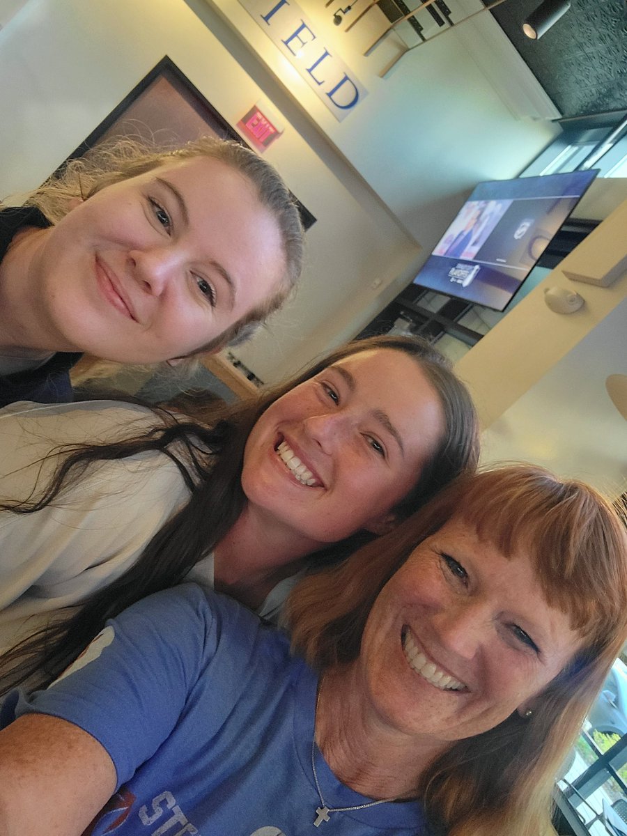 AmyMathIsfun's tweet photo. My little girl and I met @GatorsSB @avajbrownn at @SpurriersGG .
She is the sweetest!
What a day for us! #GoGators https://t.co/v379LJiWPW