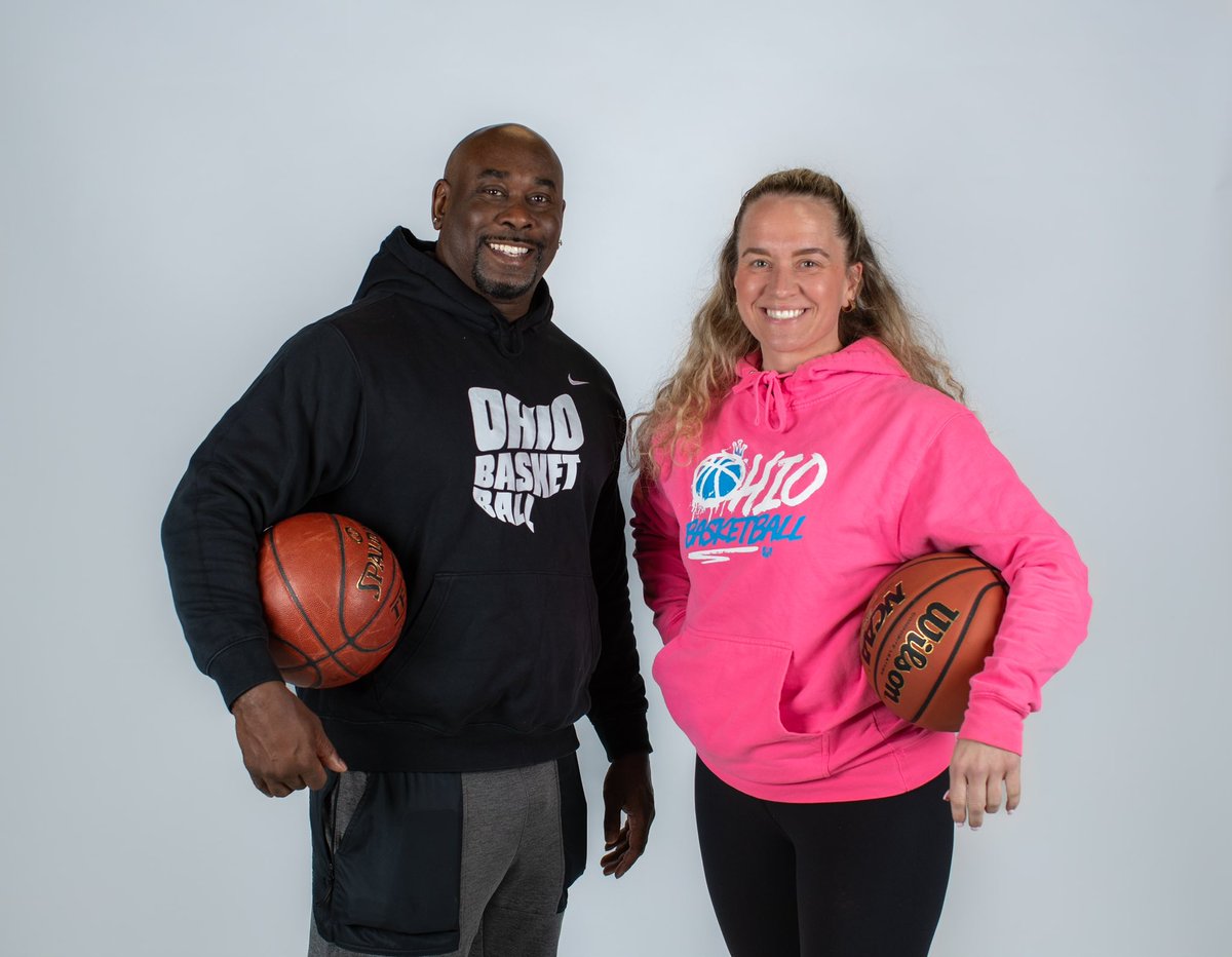 carleywhitney's tweet image. Coming to a convention center 📍 you - what off season? #IAmHer #WeAreThem 💙🧡🤍
📸 Biz IYKYK @Ohio_Basketball @SMACELITE