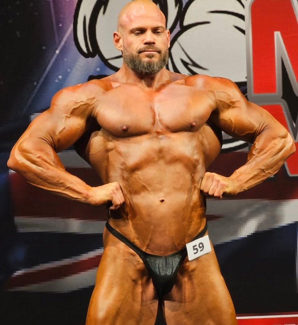 Tauranga Playboy Zac Kilby posing in a thong 🍆
#nzinfluencer #bodybuilding