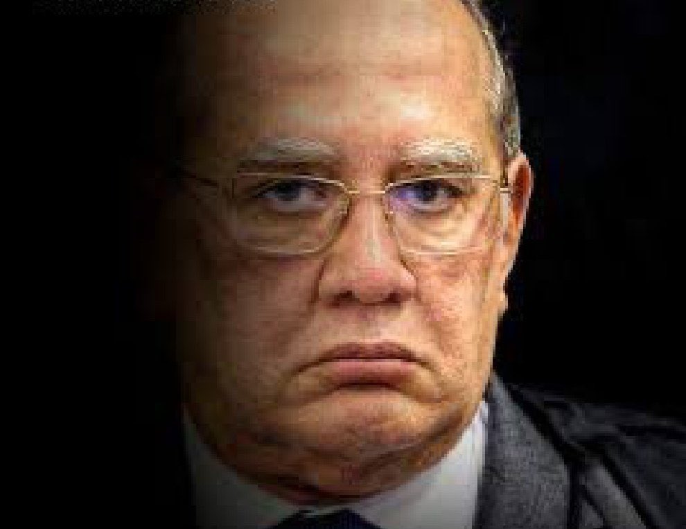 SueliRizzi3's tweet photo. 🇧🇷 | Gilmar Mendes é o ministro titular do Supremo Tribunal Federal (STF). Ele é dono de uma faculdade em Portugal e viaja a cada dez dias para verificar o desempenho da instituição. Segundo a imprensa, o governo custeia sua viagem. Só no ano passado, ele viajou cerca de 40 vezes.
@SantiagoDLNWS