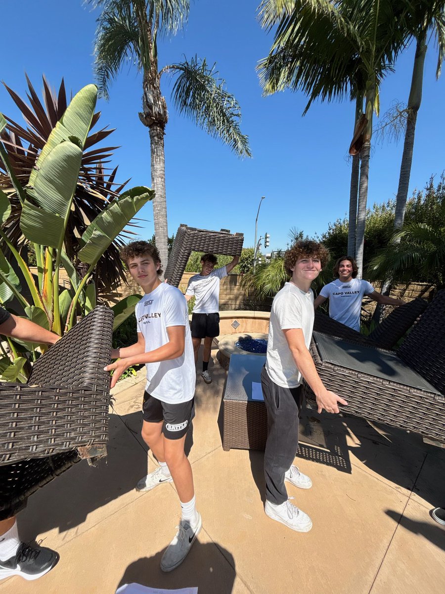 Cougars hit the streets for our annual Community Day - helping neighbors with everything from yard work to car washes to pulling weeds! Grateful for the chance to serve the Mission Viejo community that always has our back! 

#WeAreCV 🐯🌴