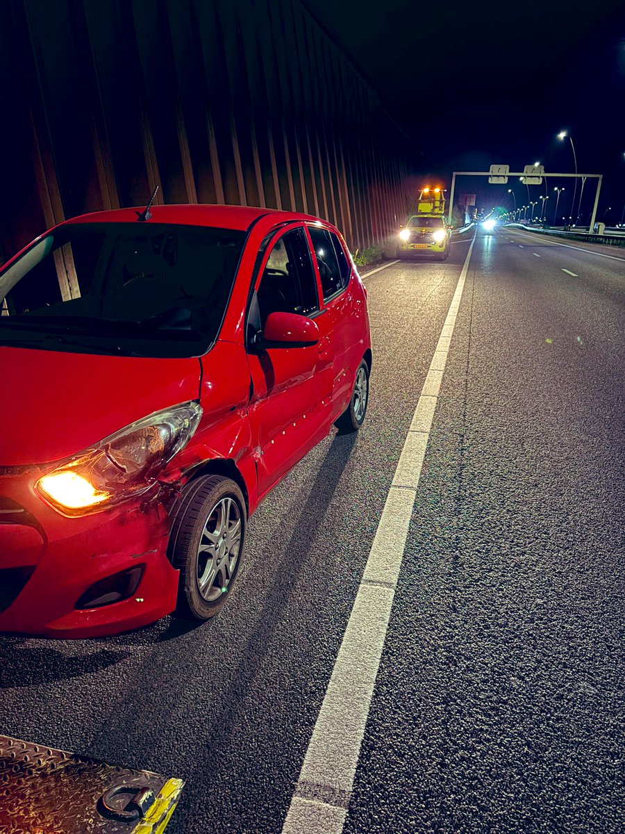 Achtergelaten voertuig met afwijkend kenteken in beslag genomen op N2 bij Aalst