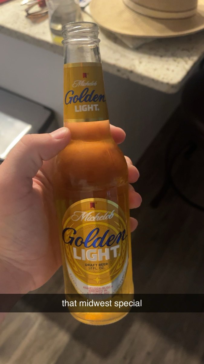 WilhelmScott18's tweet photo. Busch apple this, busch apple that, gentlemen have you ever tried the michelob golden nectar #michultrasupremacy https://t.co/Gwsi75ZbZX