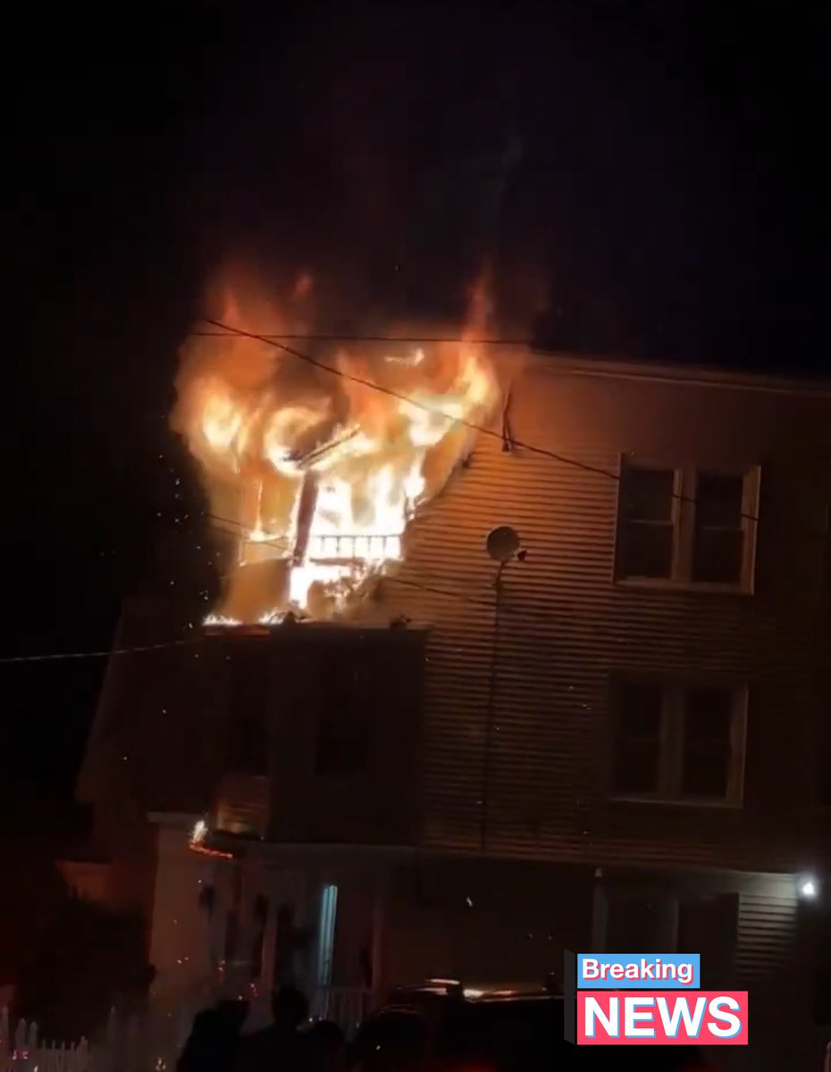 MaFireEMS's tweet photo. Update 3rd alarm Lawrence Ma, heavy fire top floor of a 3-decker https://t.co/NnucoNXwLu