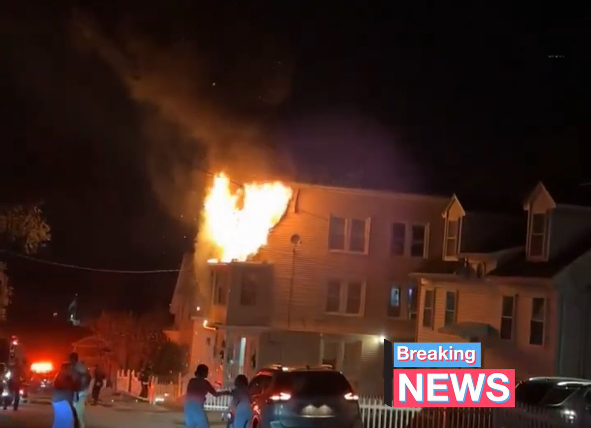 MaFireEMS's tweet photo. Update 3rd alarm Lawrence Ma, heavy fire top floor of a 3-decker https://t.co/NnucoNXwLu