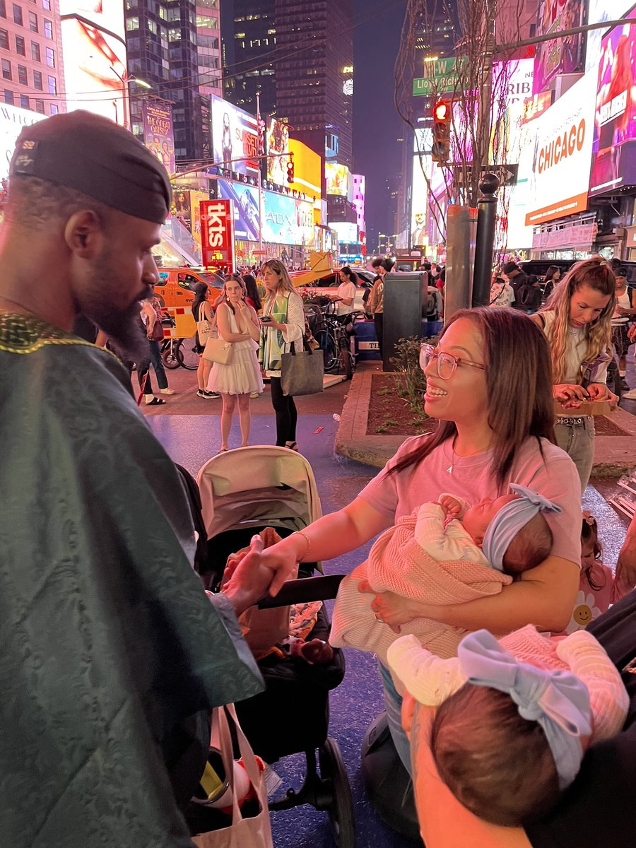 Tunde meets Shawn’s family along with his two, newborn twins ❤️