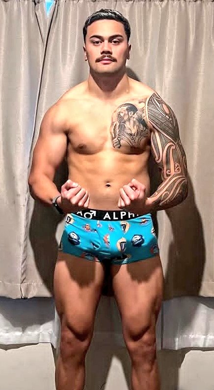 Rangatira Fox, likes flexing in his undies 🍆🔥🍑
#influencer #maori #PT