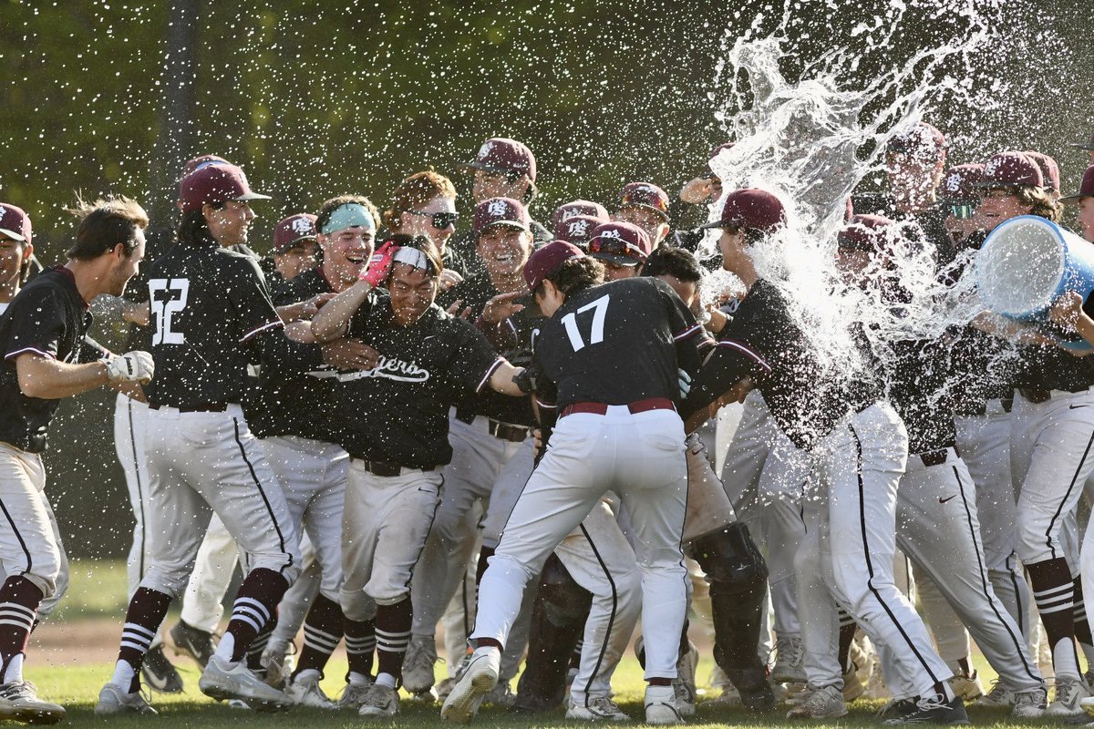 PNW College Baseball Report (@pnw_cbr) on Twitter photo NWC Game 3: <a href="/PS_baseball/">Puget Sound Baseball</a> 5, Willamette 4 - the Loggers complete the series sweep
<a href="/BrettHarvey24/">Brett Harvey</a> 7 IP, ER, 4 K
<a href="/BradenSB_/">Braden Blackwell</a> (W, 2-0) 2 IP, 0 R, 3 K
<a href="/Jim_OBrien_17/">Jim O’Brien</a> 2-2, HR, RBI
@MBCHURCHILL24 3-run HR
<a href="/MakanaMurashige/">Makana Murashige</a> walk-off sac fly
(📷Brian Murphy / CandidEyePhotography.com) NWC Game 3: <a href="/PS_baseball/">Puget Sound Baseball</a> 5, Willamette 4 - the Loggers complete the series sweep
<a href="/BrettHarvey24/">Brett Harvey</a> 7 IP, ER, 4 K
<a href="/BradenSB_/">Braden Blackwell</a> (W, 2-0) 2 IP, 0 R, 3 K
<a href="/Jim_OBrien_17/">Jim O’Brien</a> 2-2, HR, RBI
@MBCHURCHILL24 3-run HR
<a href="/MakanaMurashige/">Makana Murashige</a> walk-off sac fly
(📷Brian Murphy / CandidEyePhotography.com)