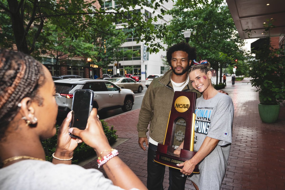 Champions only ☝️

<a href="/K1/">Kyler Murray</a> x <a href="/OU_WGymnastics/">Oklahoma Women's Gym</a>