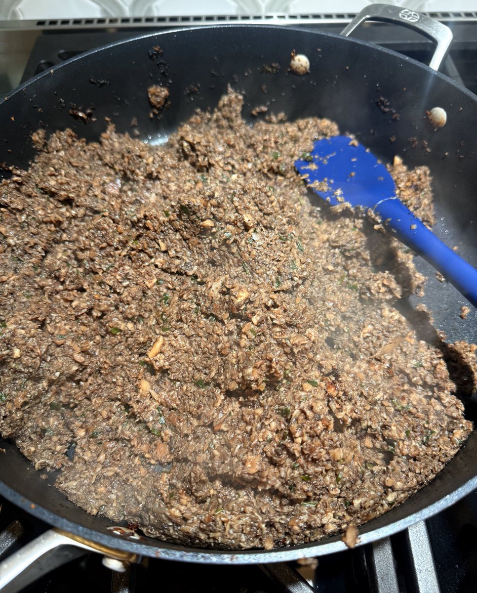 Cat in the Hat tweet media