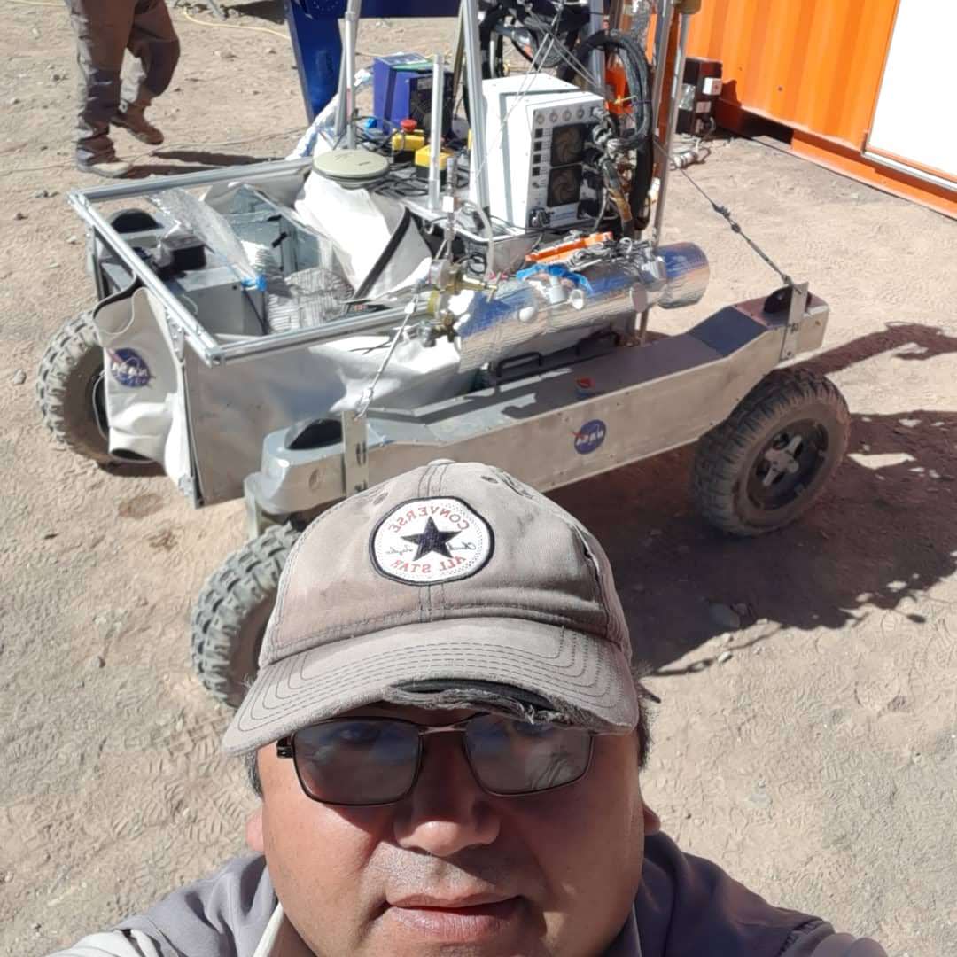 javierz73's tweet photo. @Cooperativa Año 2019, Robot #Curiosity se probó en zona de Yungay #Antofagasta terrenos deserticos, piedras, arena, humedad nocturna, frío, escarcha, viento, geografía, "similar" al planeta #Martes @NASA_es @NASA Recuerdos de mi trabajo de, Técnico ⚡♻️PV Fotovoltaica #PSDA @cdeaua @UANTOF https://t.co/sOXAADYaga