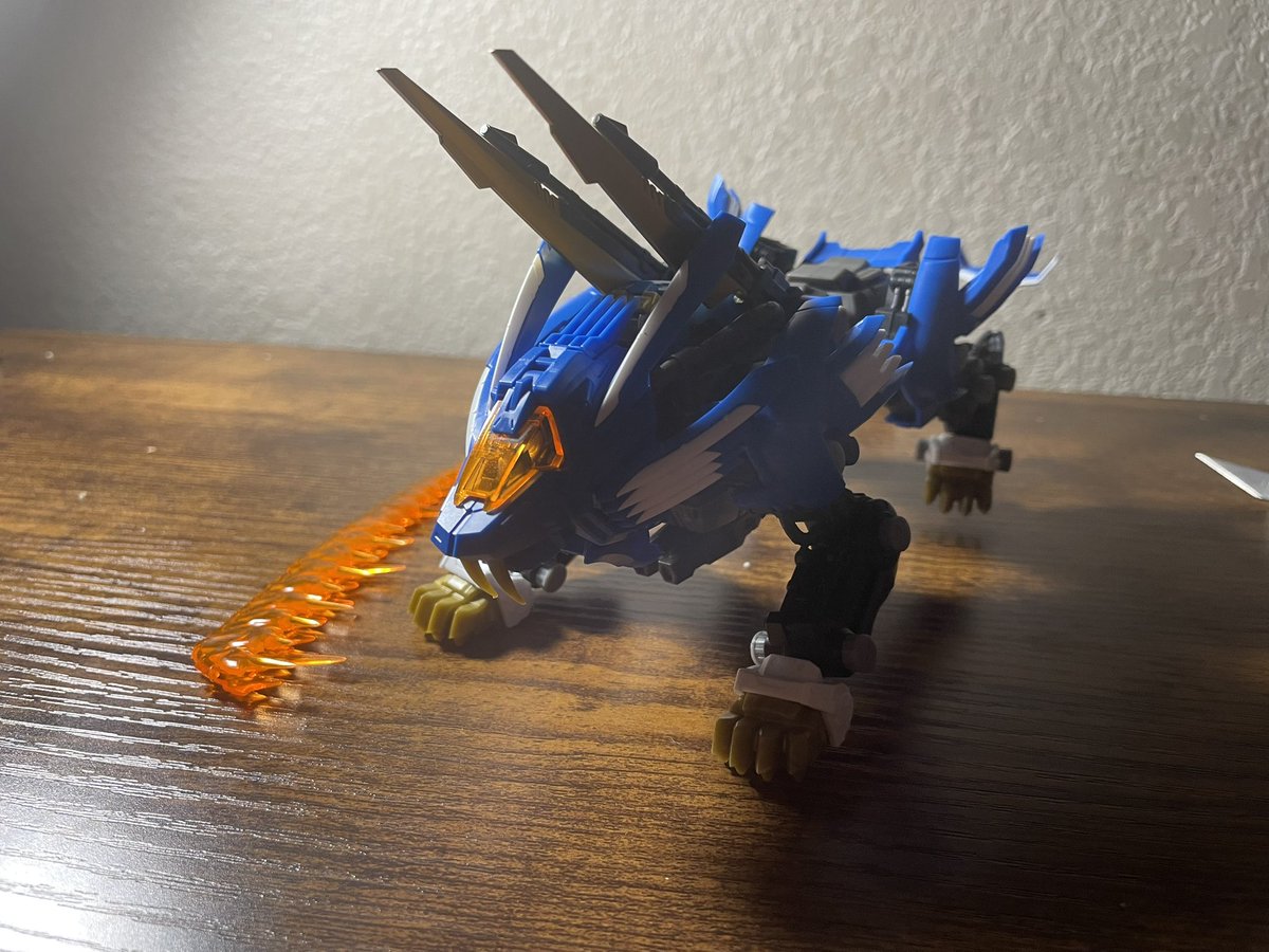 JackLupin13's tweet photo. FINALLY got this beauty in the mail!
The brand new 1/100 Zoids Blade Liger!
This thing is Incredible! :3
#Zoids #Bladeliger #modelkit https://t.co/uXuog2W1qB