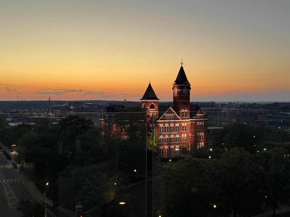 AUFAMILY's tweet image. Those Auburn sunsets hit different

📸 Allison Cerny Thomas