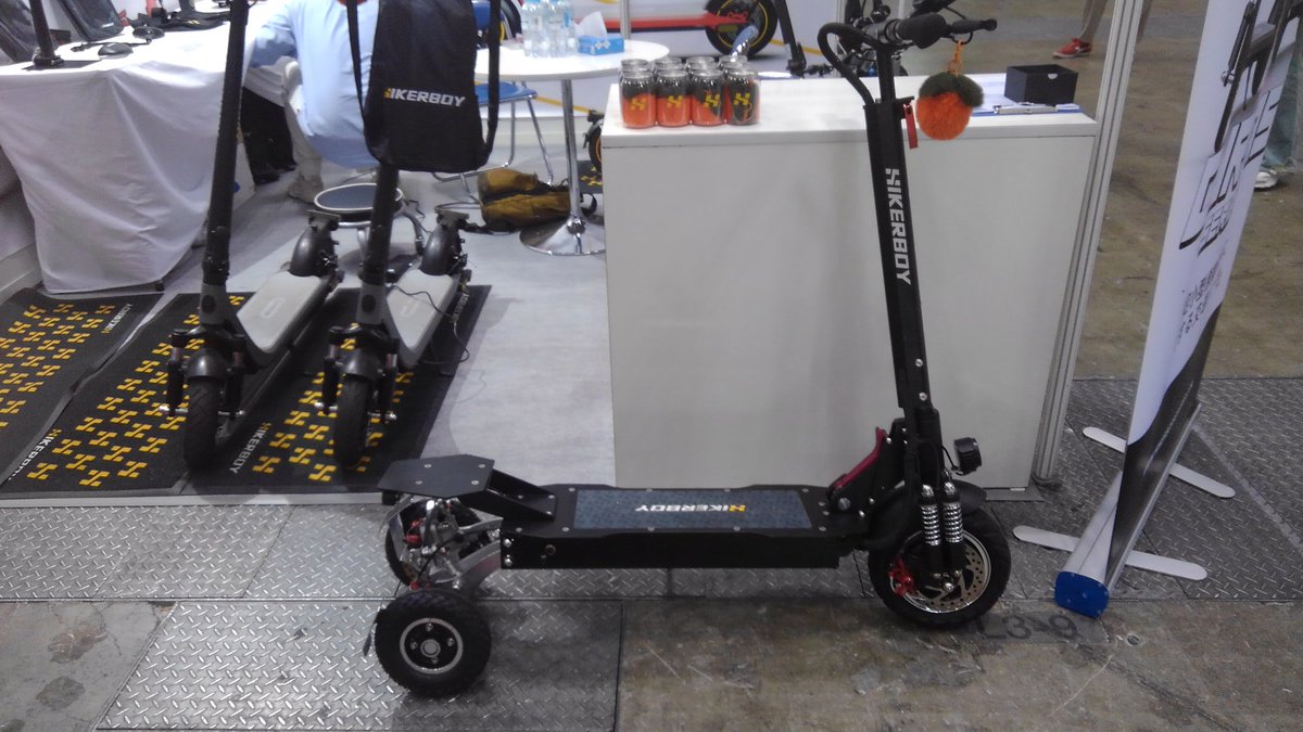 ESR_Bicycle's tweet photo. サイクルモード　ESR出展中です。　
新しいコンセプトのオフロード仕様の3輪電動キックボードです。 https://t.co/71rA2efPy7