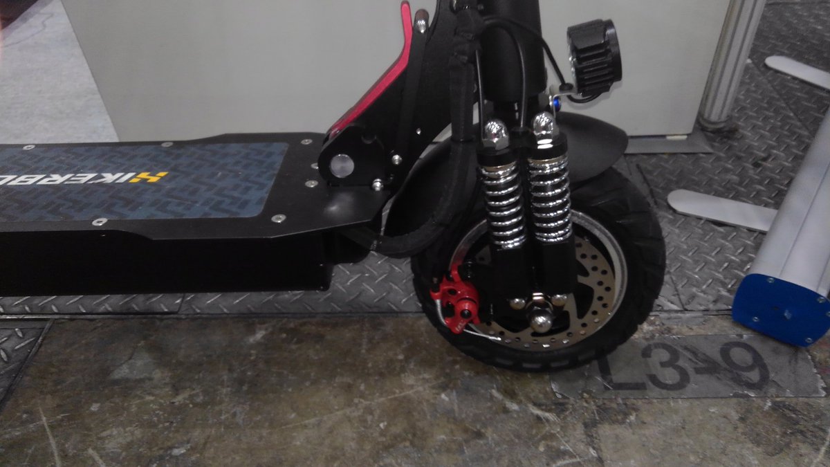 ESR_Bicycle's tweet photo. サイクルモード　ESR出展中です。　
新しいコンセプトのオフロード仕様の3輪電動キックボードです。 https://t.co/71rA2efPy7