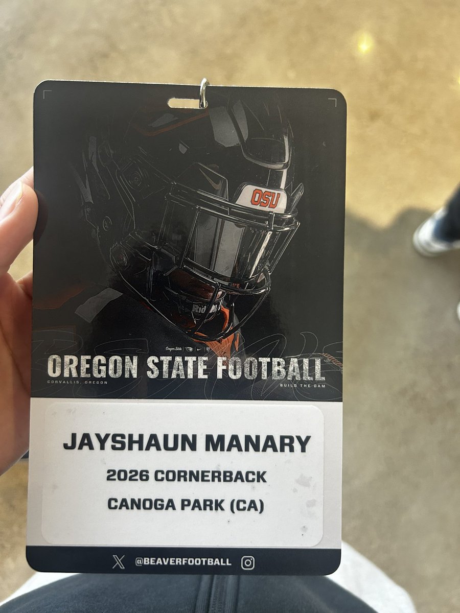 jayshaunmanary's tweet photo. Special thanks to @JRMoala and @BeaverFootball  for the visit, I had an amazing time seeing the school and football facilities and I look forward to coming back! @CoachAJCoop https://t.co/beClA9EPWo