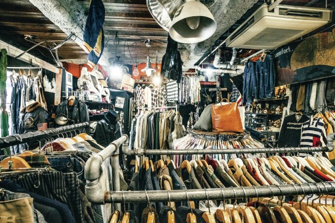 Heritage_Dig_it's tweet photo. 高円寺の古着カルチャーを牽引してきた銘店「D CLOTHING」のお宝ヴィンテージを拝見!
https://t.co/BEJ7ZLnqtt
#CLUTCHMagazine #古着屋 https://t.co/PiyS8otsoL