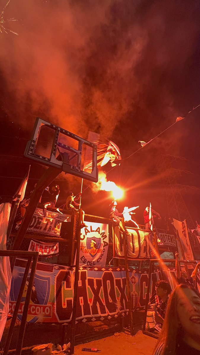 somoschile1977's tweet photo. #SomosChile #SomosColoColo
#100AñosDeGloria 🤍🖤🤍🖤
#LoEspejo https://t.co/Xl1ATh7u9m