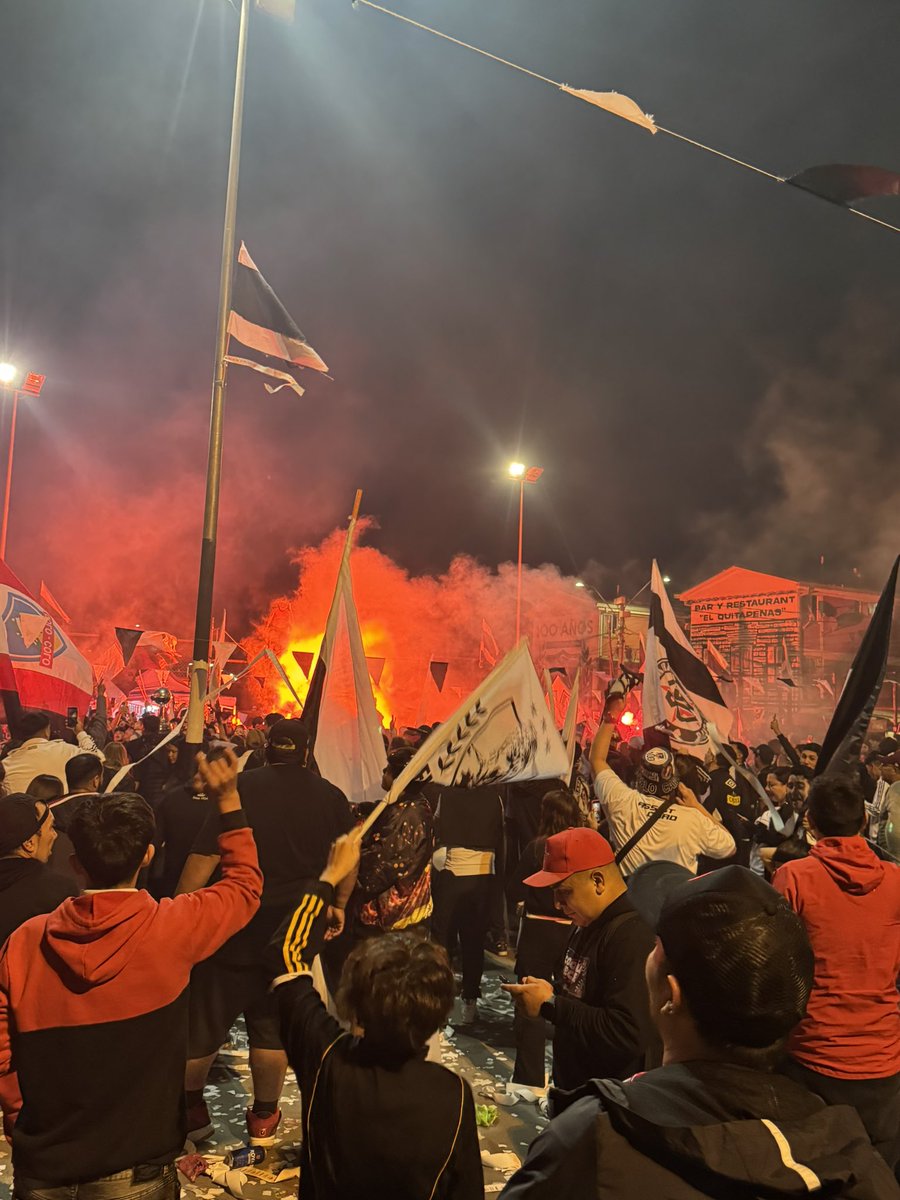 somoschile1977's tweet photo. #SomosChile #SomosColoColo
#100AñosDeGloria 🤍🖤🤍🖤
#LoEspejo https://t.co/Xl1ATh7u9m