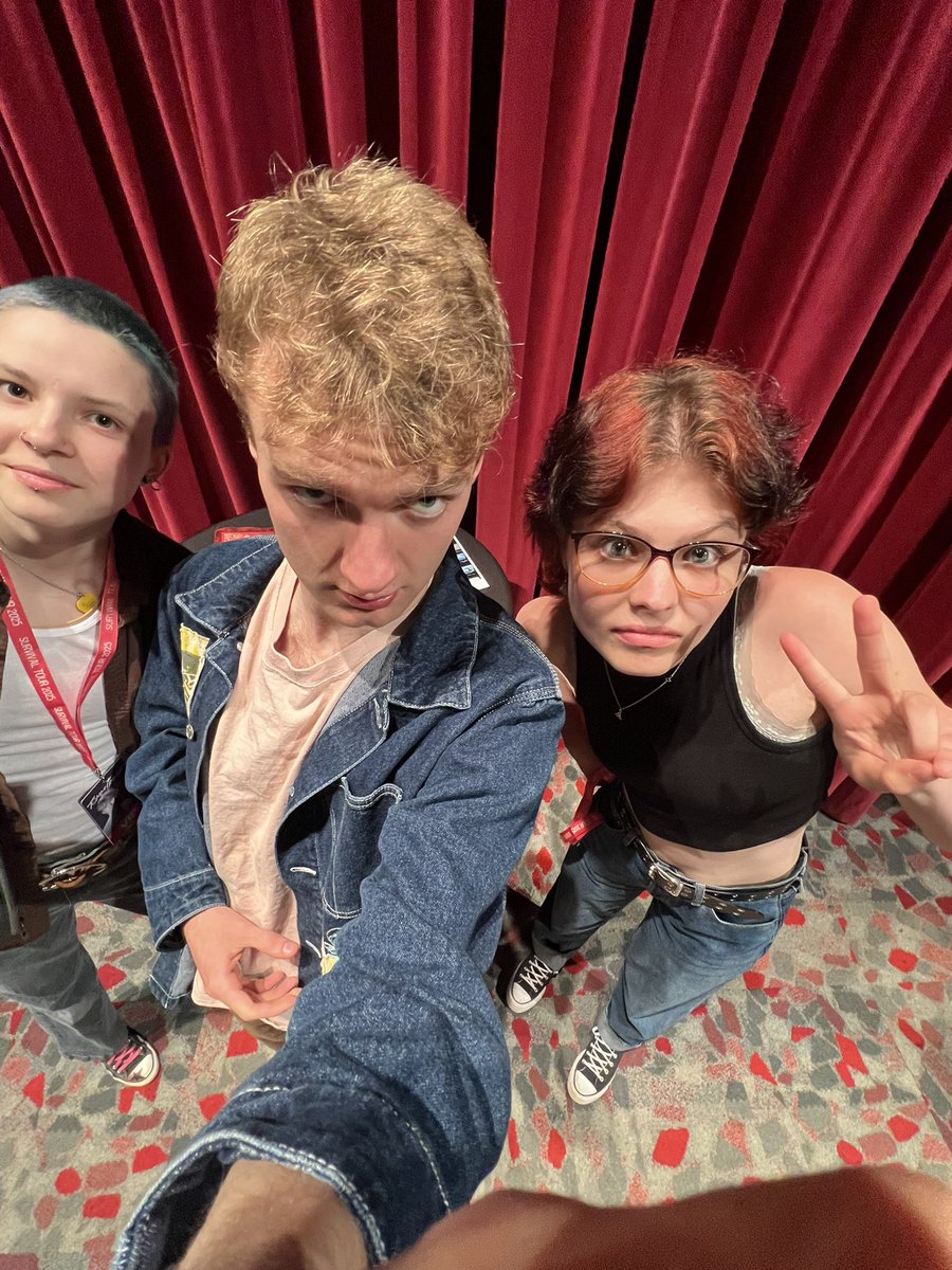 madisbench's tweet photo. the sillies!! the guys!! https://t.co/UrnzD68VGF