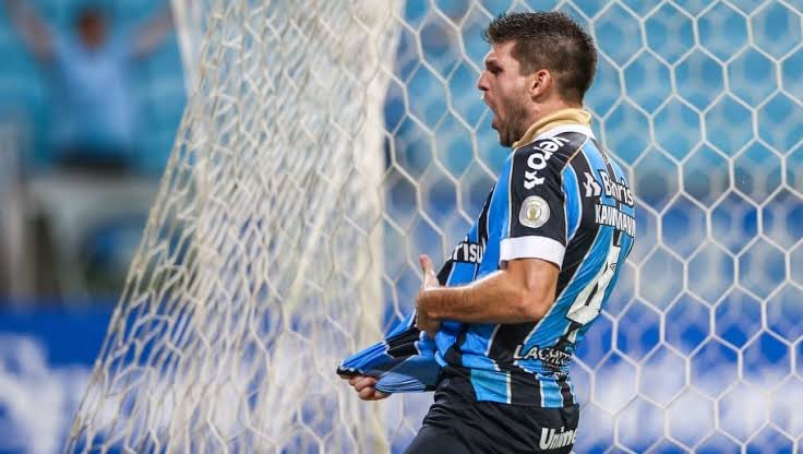 GFBernaPA's tweet photo. Grêmio se fosse uma pessoa 🇪🇪 https://t.co/OtcAIB4LAr