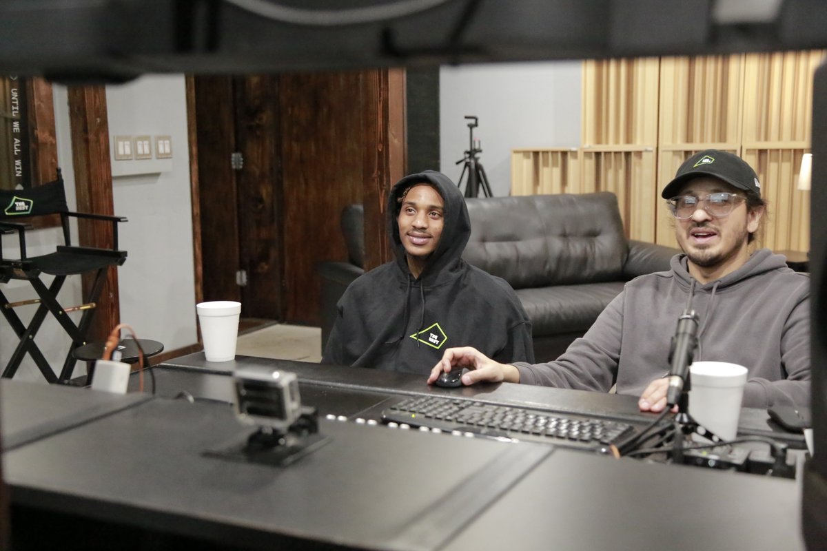 ProdByAbeHal's tweet photo. In the recording studio with I.V. https://t.co/WP2ZVlH8Z1 #ProdByAbeHal #HipHop #Producer #AudioEngineer #RecordingStudio #TypeBeats https://t.co/TYVjrFXh44