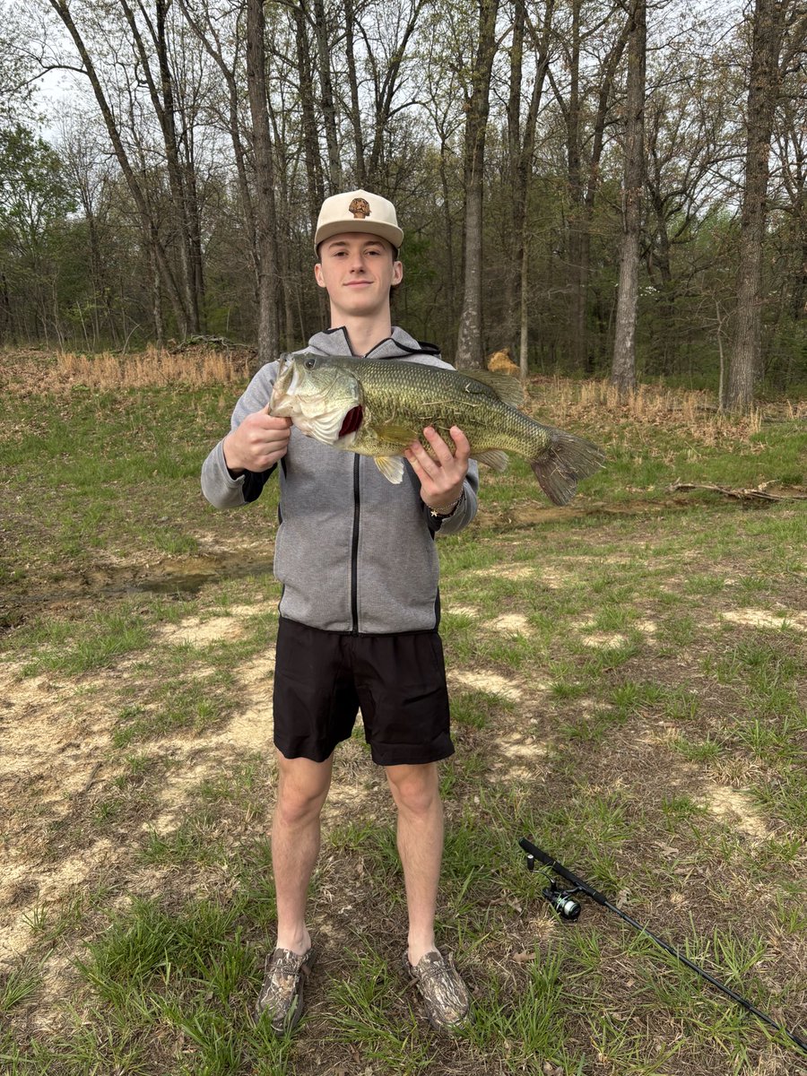 BasketballMnhhs's tweet photo. What are you doing inbetween those individual workout days🙂 Trey and Myles being some 
Big Bass Bullies https://t.co/BEJlhZf5iF