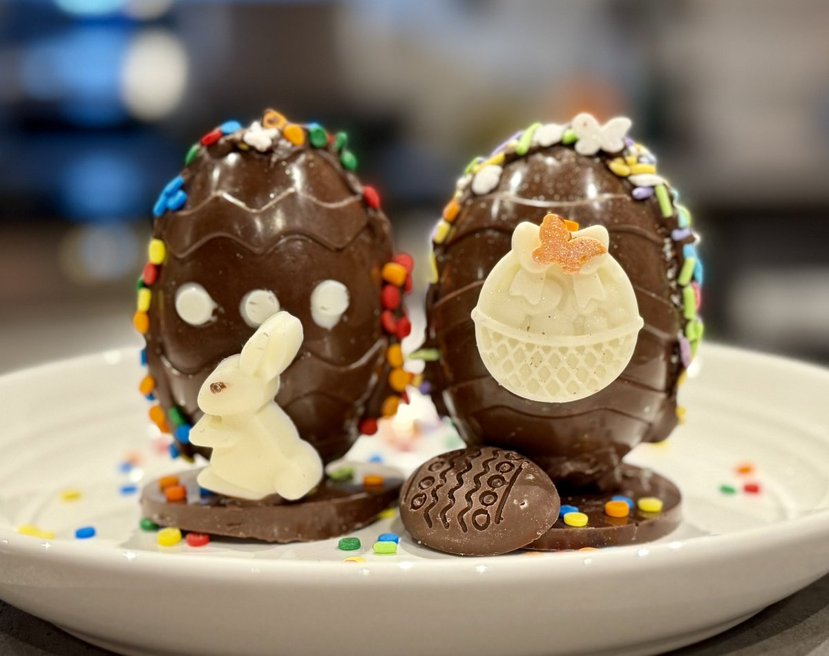 ckahn_hall's tweet photo. We are celebrating tonight - Drew got his first collegiate hit today at Susquehanna Univ., and we are enjoying these insanely good Easter eggs from my friend Graciela Oria Martinez of Sweet Grace Creations 🐣 https://t.co/xhNahJldxw