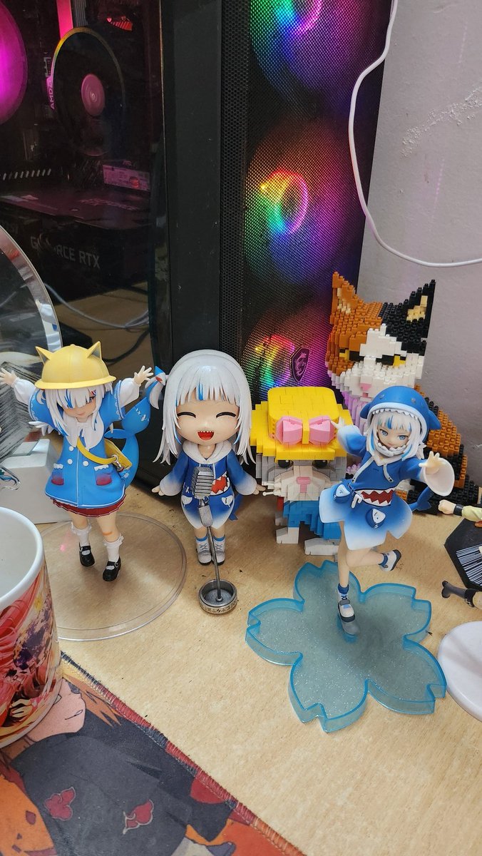 Joyful_Daniel's tweet photo. @nanashimumei_en @gawrgura It's been heartbroken and heartwarming at the same time when I realized I joined the work force at the same time Gura debuted and  graduated from that same company when Gura graduating too, anyway here is my yippe room rn hope you find funny thing in it ^^
#MoombaGoombaRoomba https://t.co/H5nvMbNoGy