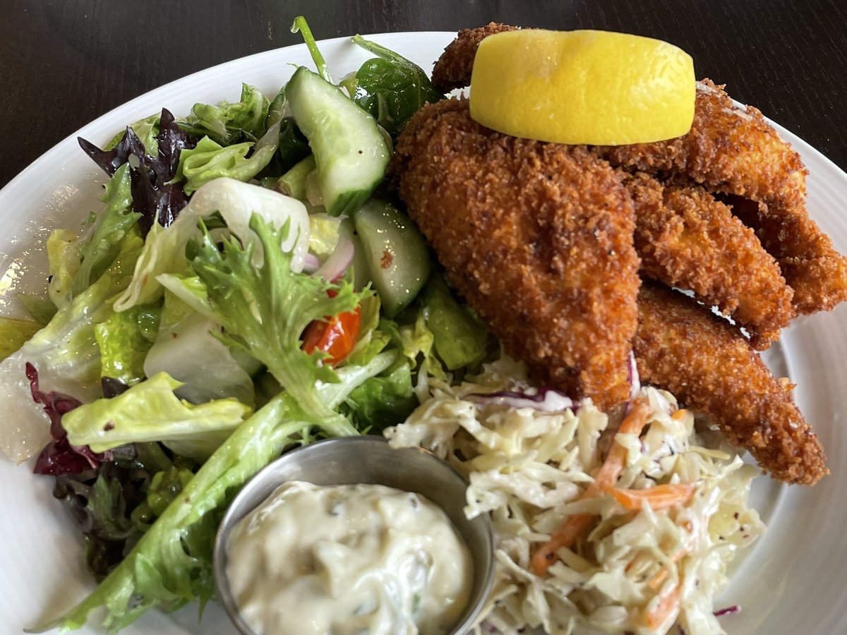 Good Friday Fish Fry at the St. Catharines Golf &amp; Country Club.  Five pieces of fresh Lake Erie Perch FTW! #weekendsinwinecountry 🐣 🇨🇦 Happy Easter! First round of the season to boot ⛳️