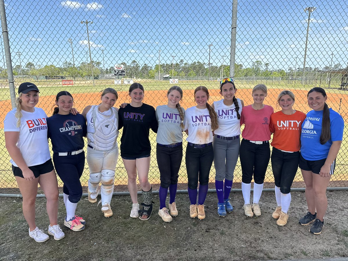 Anderson_Unity's tweet photo. What a blessed day we had! Our players had the pleasure of being instructed by some top level players who shared their experiences and knowledge. We are so thankful to @PresleyHarris10 and Bryce Peacock for the training! @UnityCoachJosh @VAUnitySB @LeahPeacock2029 @ArcadiaHendry https://t.co/kzezTo5SvZ
