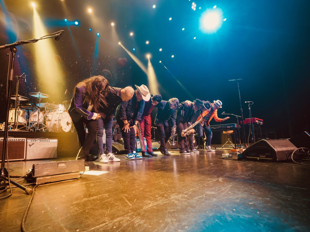 The Mavericks (@mavericksmusic) on Twitter photo Friday night in Sugar Land <a href="/SmartLiveTX/">Smart Financial Centre</a>! 🍭 Thanks for sticking with us through the reschedule and coming out to see us! We can’t wait to do it all again next time!
📸 <a href="/habanamenex/">Alejandro Menendez Vega</a> #themavericks #WorldTour25 #TheMavericksLive Friday night in Sugar Land <a href="/SmartLiveTX/">Smart Financial Centre</a>! 🍭 Thanks for sticking with us through the reschedule and coming out to see us! We can’t wait to do it all again next time!
📸 <a href="/habanamenex/">Alejandro Menendez Vega</a> #themavericks #WorldTour25 #TheMavericksLive