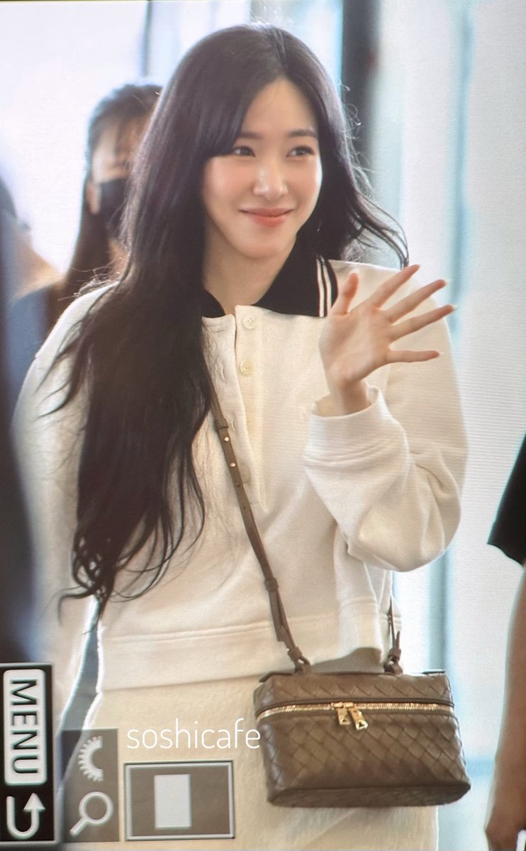 soshicafecom's tweet photo. 250420 Tiffany - BKK airport 

#2025HEREFORYOU_IN_BANGKOK
 #2025TiffanyYoungTour 
#Tiffany #티파니 https://t.co/leyoa4vwua